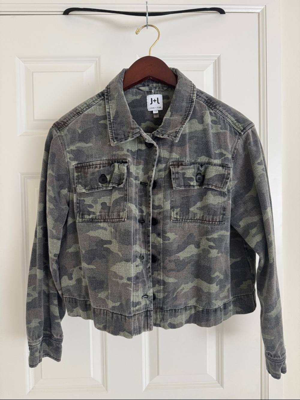 John + Jenn Olive & Gray Camo Button-Front Jean Jacket